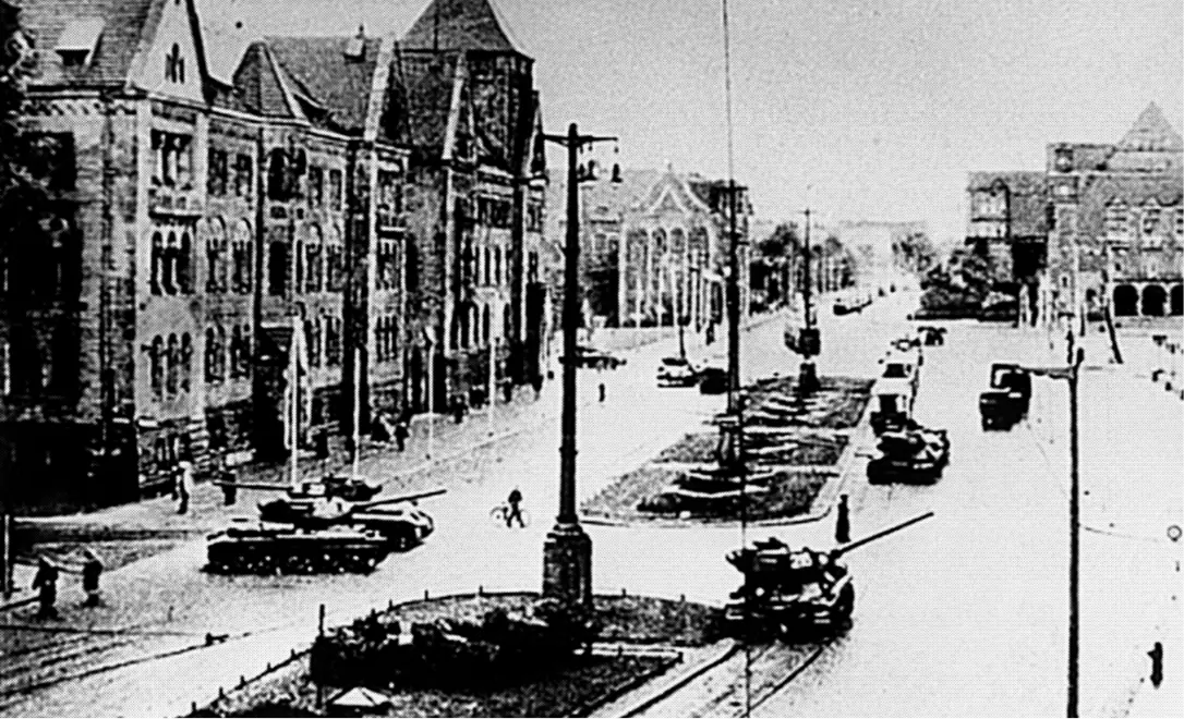 Czołgi na ulicach Poznania, czerwiec 1956. Źródło: Muzeum Historii Polski
