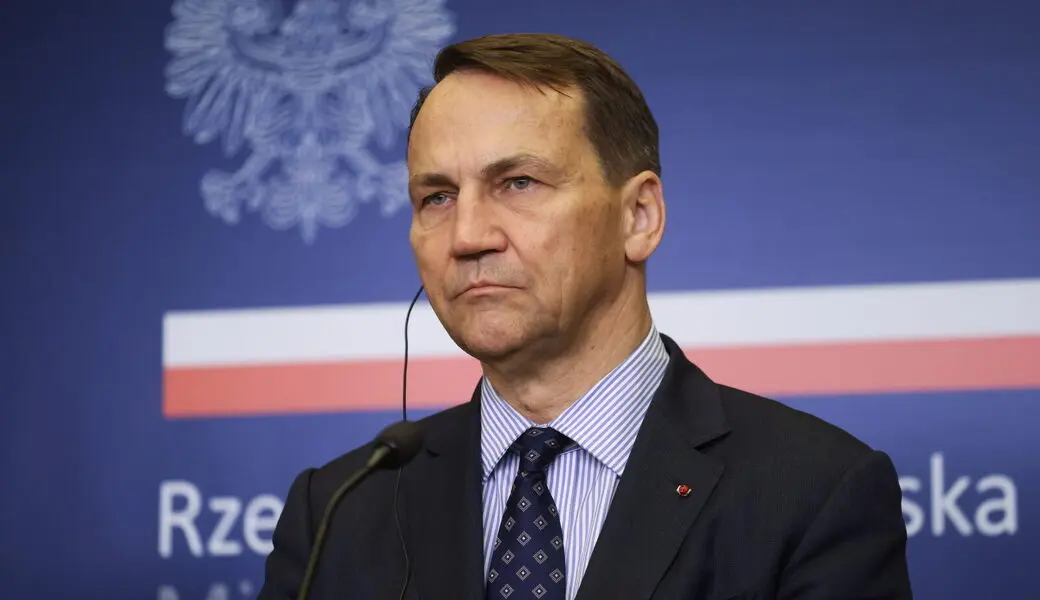 Wicepremier Radosław Sikorski (Fot. PAP/Albert Zawada)