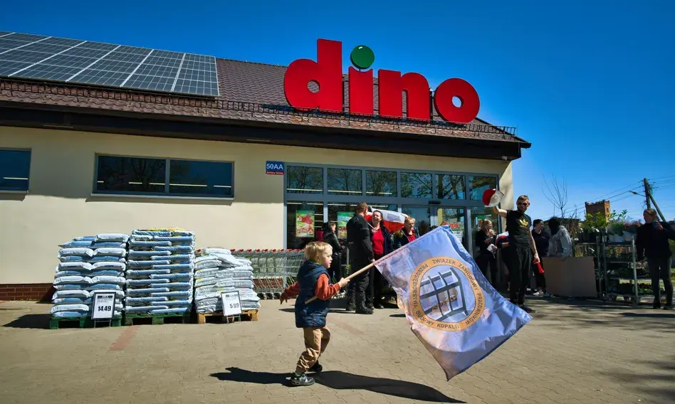 Związkowcy pod Dino, Źródło: Bankier.pl