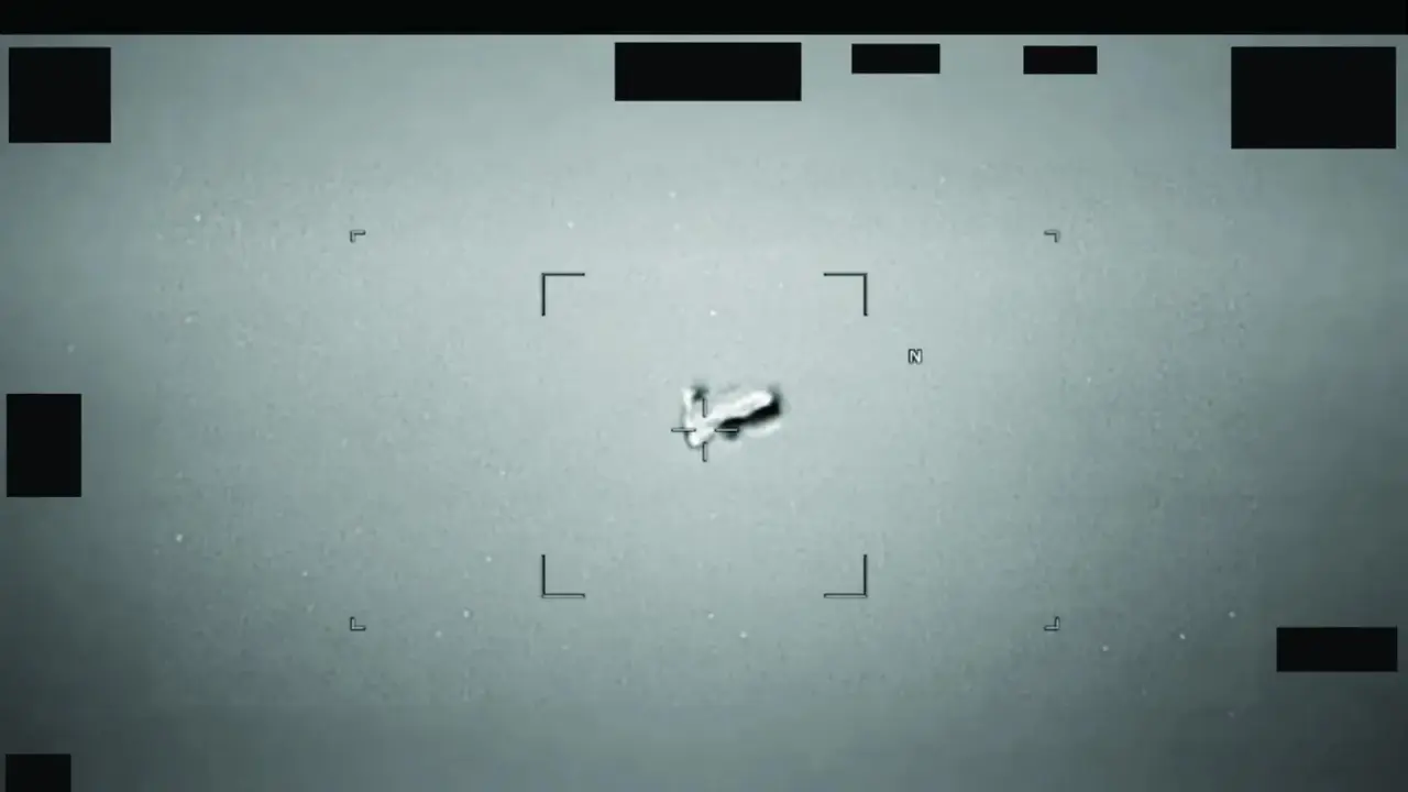 Archiwalne zdjęcie UFO, Źródło: war.gov
