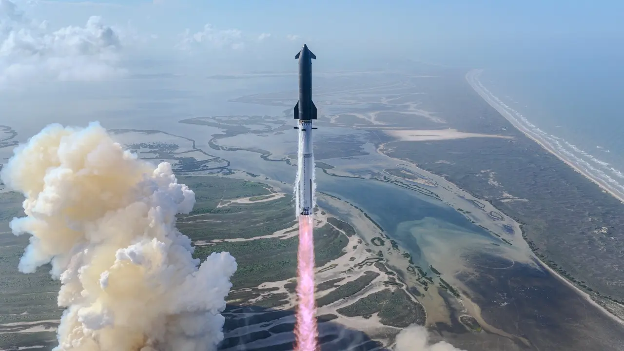 Starship V3 w locie, Źródło: SpaceX