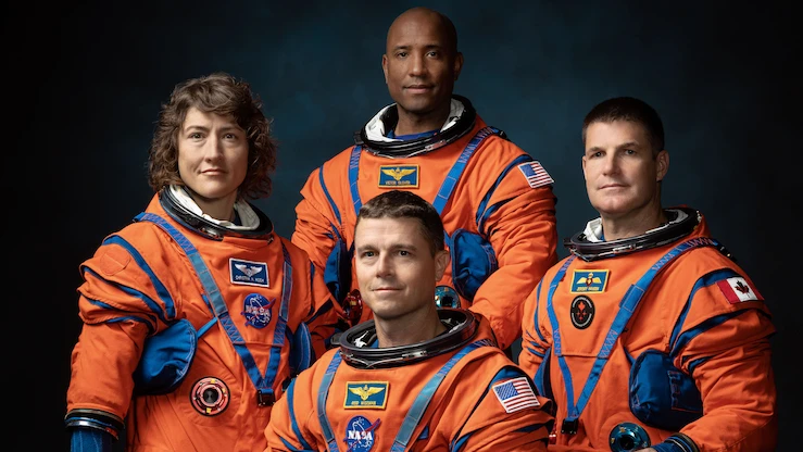 NASA | Załoga Artemis II:od lewej: Christina Koch, z tyłu: Victor Glover (pilot), z przodu: Reid Wiseman (dowódca), z prawej: Jeremy Hansen.