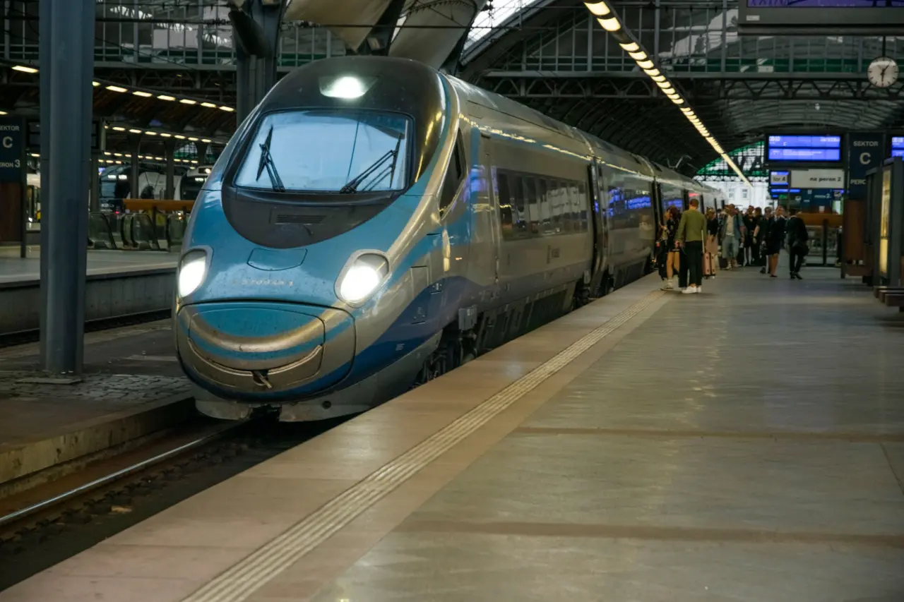Pociąg we Wrocławiu (Ilustracja), Źródło: Pexels (fot. SHOX ART)